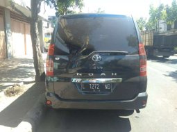 Jual Toyota Noah 2005 harga murah di Jawa Timur 2