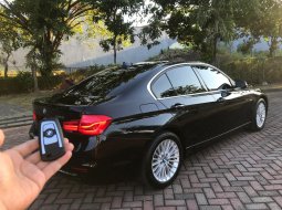 Jual mobil BMW 3 Series 320i Luxury Tahun 2019 terbaik di Jawa Timur 9