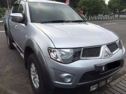 Mobil Mitsubishi Triton 2010 dijual, Jawa Timur 3