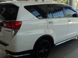 Mobil Toyota Innova Venturer 2019 dijual, Jawa Timur 3