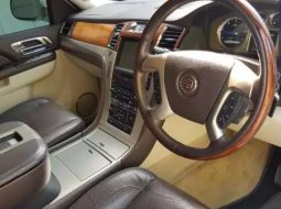 Cadillac Escalade 2010 Sumatra Utara dijual dengan harga termurah 4