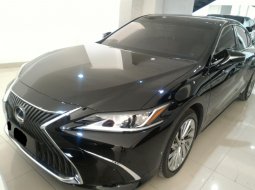 Jual mobil Lexus ES 300h 2018 terawat di DKI Jakarta 1