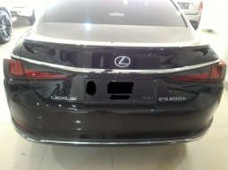 Jual mobil Lexus ES 300h 2018 terawat di DKI Jakarta 2