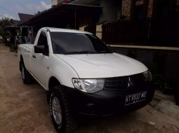 Kalimantan Timur, jual mobil Mitsubishi Triton 2012 dengan harga terjangkau 2