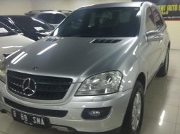 Jual mobil Mercedes-Benz M-Class ML 350 2006 harga murah di DKI Jakarta 2