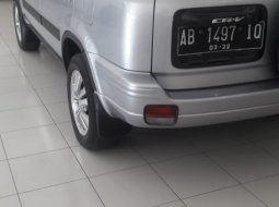 Jual mobil bekas murah Honda CR-V 1.5 VTEC 2001 di DIY Yogyakarta 3