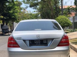 Mobil Mercedes-Benz S-Class 2006 S 350 terbaik di Jawa Timur 10