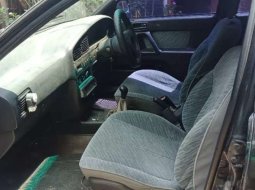 Mobil Hyundai Elantra 1996 terbaik di DIY Yogyakarta 2