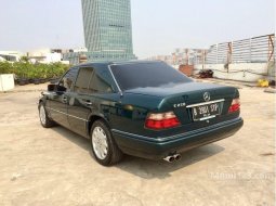 DKI Jakarta, Mercedes-Benz 220E 2.2 Automatic 1994 kondisi terawat 2