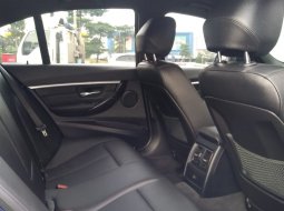 Dijual mobil BMW 3 Series 320i Lixury 2018 terbaik di Banten 6