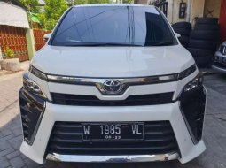 Mobil Toyota Voxy 2018 terbaik di Jawa Timur 4