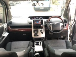 Mobil Toyota NAV1 2016 V Limited terbaik di DKI Jakarta 4