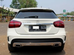 Jual mobil Mercedes-Benz GLA 200 2017 Pakai 2018 terbaik di DKI Jakarta 5