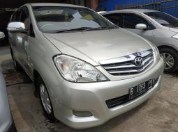 Dijual mobil Toyota Kijang Innova 2.5 V 2011 bekas di Jawa Barat 5