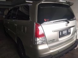 Dijual mobil Toyota Kijang Innova 2.5 G 2010 bekas, DKI Jakarta 3
