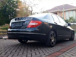 Dijual mobil bekas Mercedes-Benz C-Class C200, Jawa Timur  4