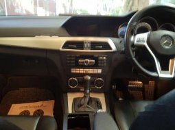 Jual Mercedes-Benz C-Class 250 2011 harga murah di Jawa Timur 1