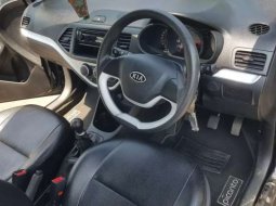 Mobil Kia Picanto 2012 SE terbaik di Jawa Barat 9