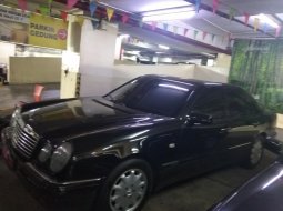 Jual mobil Mercedes-Benz E-Class E 320 1998 bekas di DKI Jakarta 1