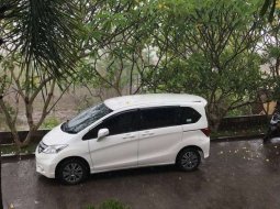 Jual mobil bekas murah Honda Freed PSD 2013 di Bali 2