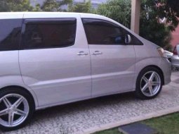 Mobil Toyota Alphard 2003 V terbaik di Sumatra Selatan 1