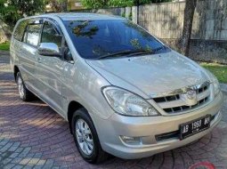 Jual mobil Toyota Kijang Innova 2.0 V 2004 dengan harga murah di DIY Yogyakarta 2