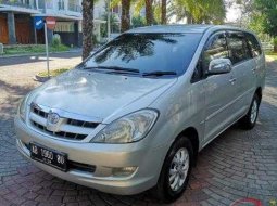 Jual mobil Toyota Kijang Innova 2.0 V 2004 dengan harga murah di DIY Yogyakarta 3