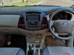 Jual mobil Toyota Kijang Innova 2.0 V 2004 dengan harga murah di DIY Yogyakarta 5