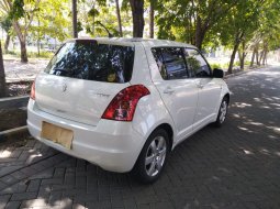 Dijual mobil Suzuki Swift ST 2010 bekas terbaik, Jawa Timur 7