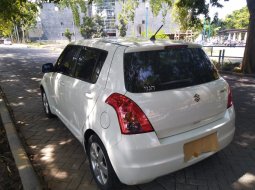 Dijual mobil Suzuki Swift ST 2010 bekas terbaik, Jawa Timur 8