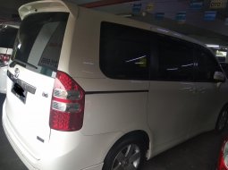 Dijual mobil bekas Toyota NAV1 V 2013, DKI Jakarta 3