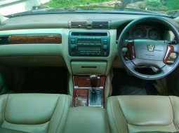 Jawa Tengah, Toyota Crown Royal Saloon 2002 kondisi terawat 1