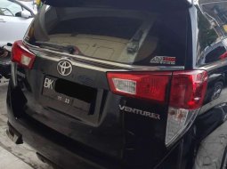 Jual Toyota Venturer 2017 harga murah di Sumatra Utara 5