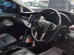 Jual Toyota Venturer 2017 harga murah di Sumatra Utara 4