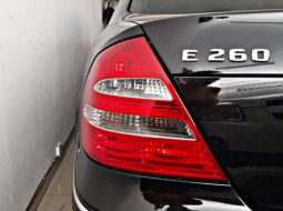 Mobil Mercedes-Benz E-Class 2003 260 dijual, Jawa Barat 4