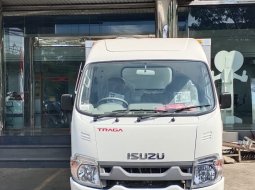 Mobil Isuzu Traga BOX 2019 dijual, Jawa Barat  4
