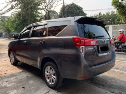 Jual cepat mobil Toyota Kijang Innova 2.4 V 2017 di DKI Jakarta 2