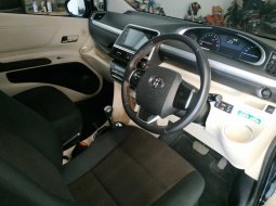 Jual mobil Toyota Sienta V 2017 terbaik di DIY Yogyakarta 4