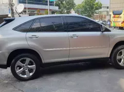 Dijual mobil bekas Toyota Harrier 2.4 2004 murah di Jawa Barat 4