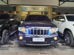 Jual mobil Jeep Grand Cherokee Overland 2011 dengan harga murah di Jawa Barat  5