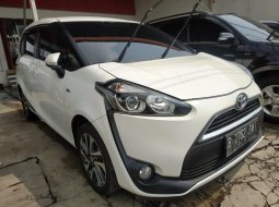 Mobil Toyota Sienta V AT 2017 dijual, Jawa Barat  1