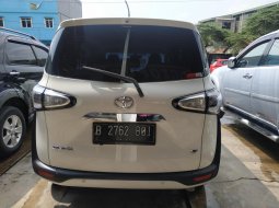 Mobil Toyota Sienta V AT 2017 dijual, Jawa Barat  9