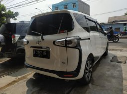 Mobil Toyota Sienta V AT 2017 dijual, Jawa Barat  10