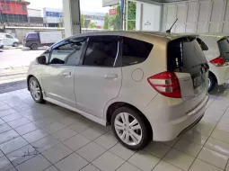 Jual mobil Honda Jazz RS 2009 murah di Jawa Barat  4