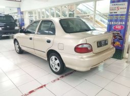 Jawa Timur, jual mobil Hyundai Accent 1.5 2000 dengan harga terjangkau 5