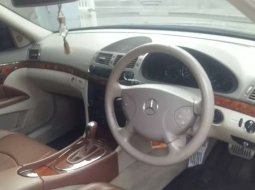 DKI Jakarta, jual mobil Mercedes-Benz E-Class 260 2003 dengan harga terjangkau 1