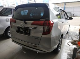 Jawa Barat, dijual mobil Daihatsu Sigra R AT 2018 murah  8