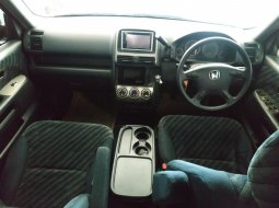 Jual mobil Honda CR-V 2.0 AT 2003 dengan harga terjangkau di Jawa Barat  3