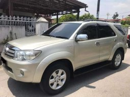 Jual mobil Toyota Fortuner G 2010 bekas, Sumatra Utara 5