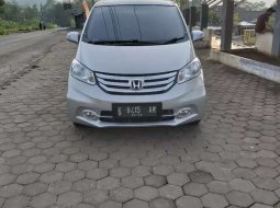 Jawa Tengah, Honda Freed PSD 2014 kondisi terawat 4